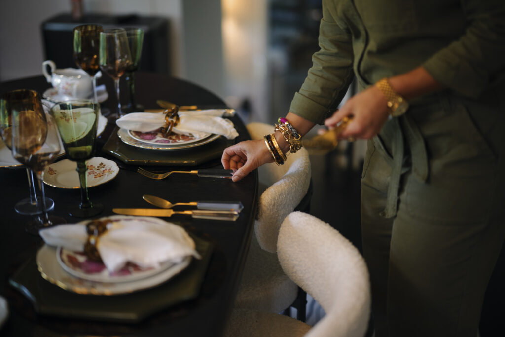 How to (ahem…properly) Set the Table